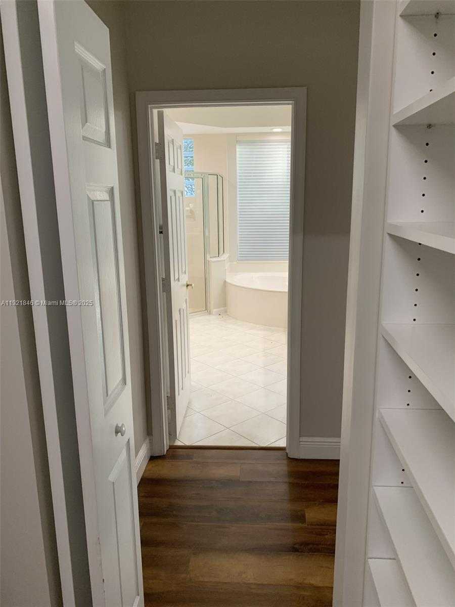 Small Image of 2518 BAY POINTE CT, Weston Number 60