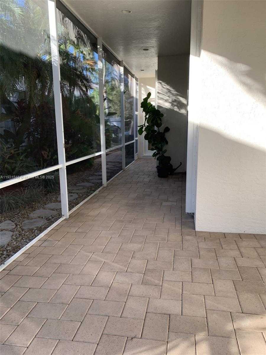 Small Image of 2518 BAY POINTE CT, Weston Number 65
