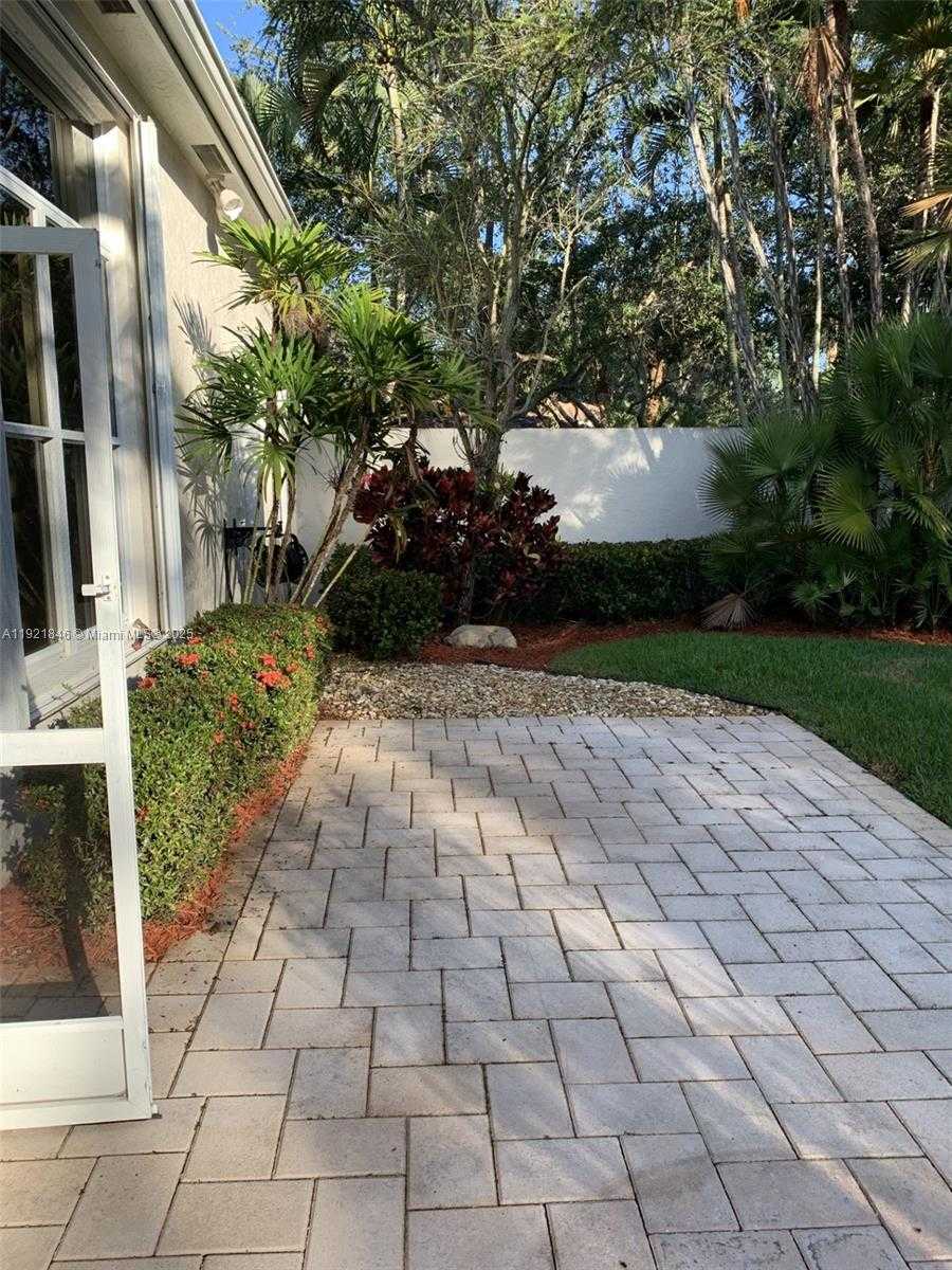 Small Image of 2518 BAY POINTE CT, Weston Number 68
