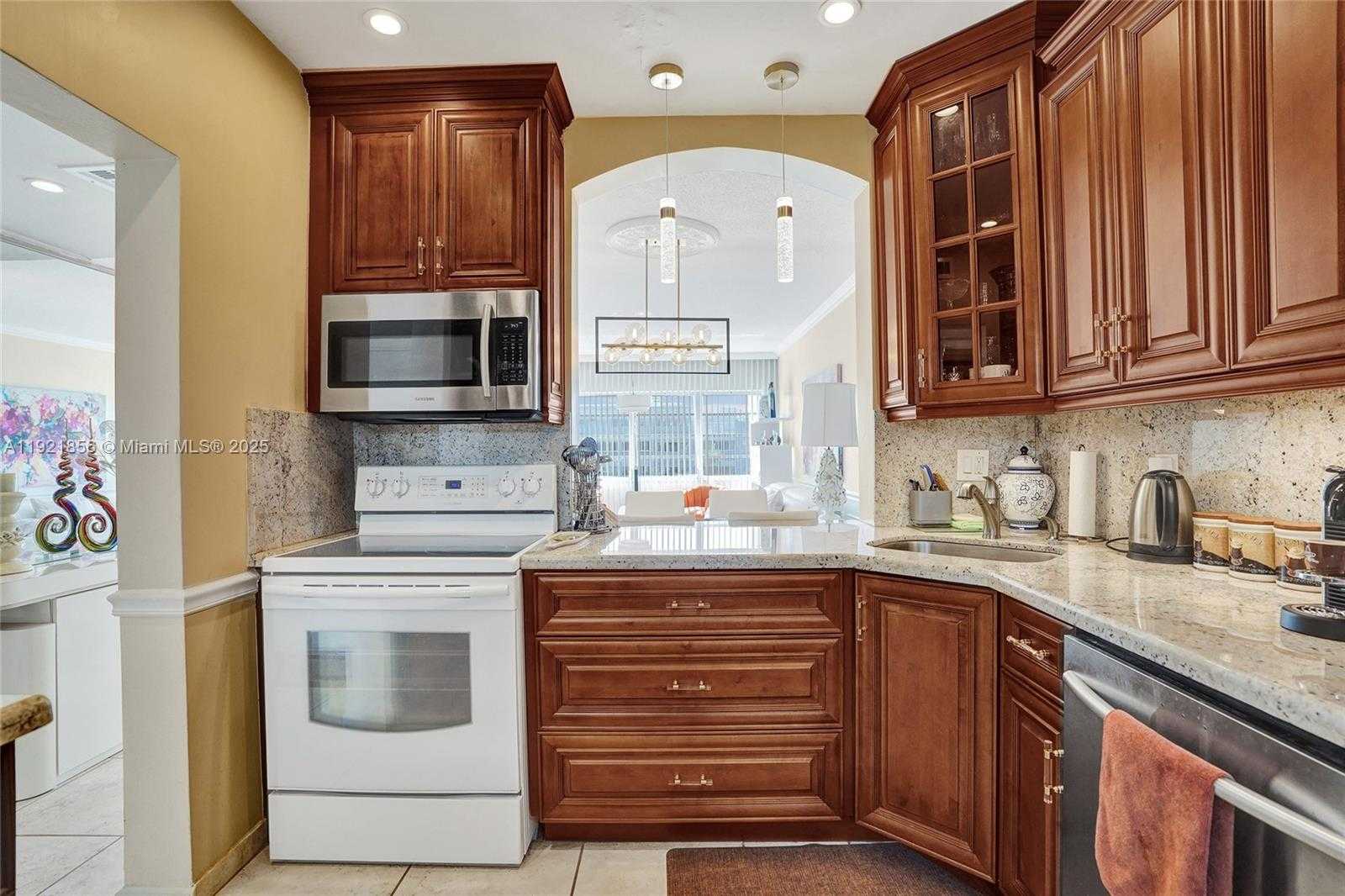 Small Image of 330 SOUTH EAST 2ND ST #404E, Hallandale Beach Number 16