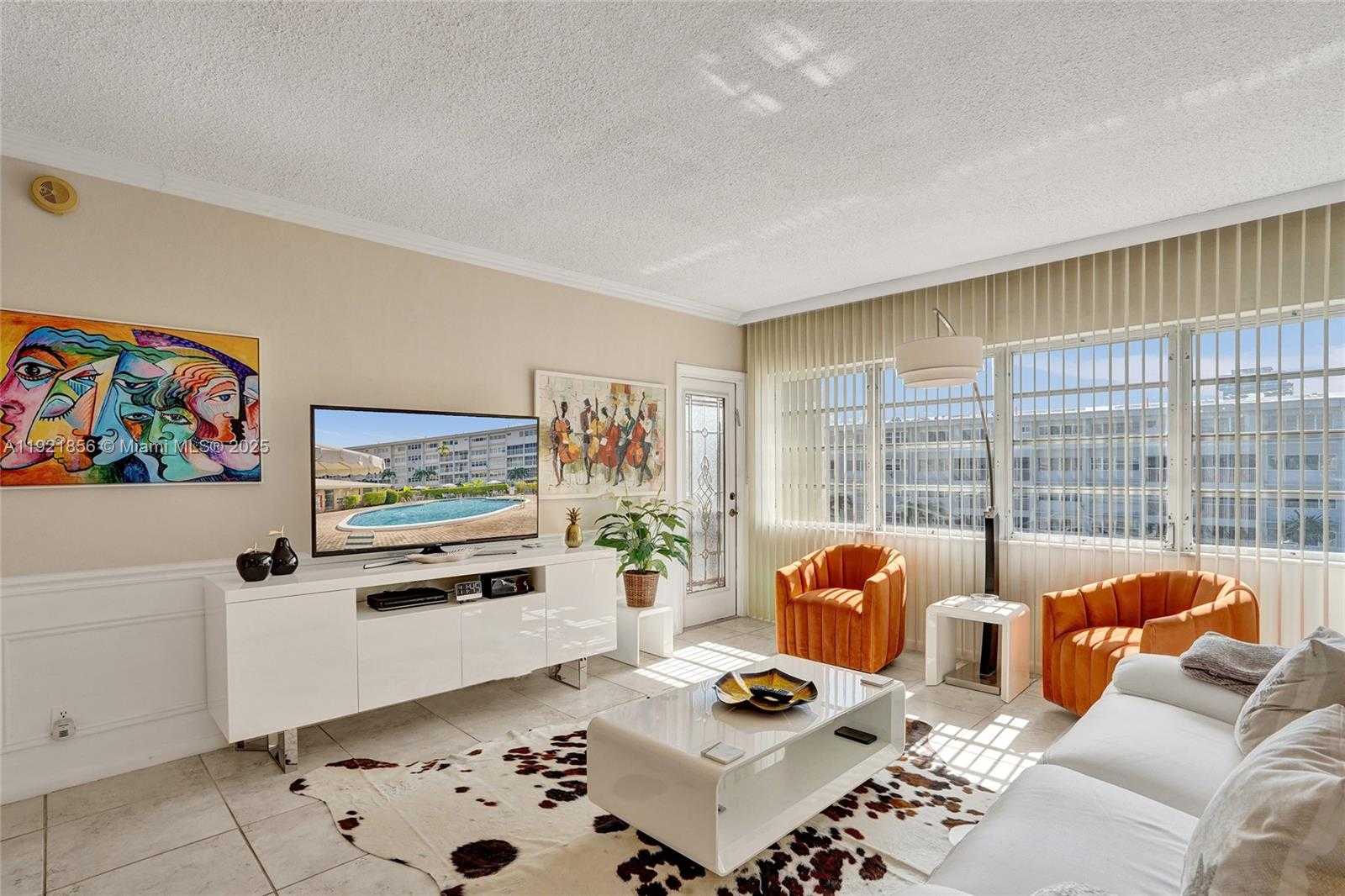 Small Image of 330 SOUTH EAST 2ND ST #404E, Hallandale Beach Number 3