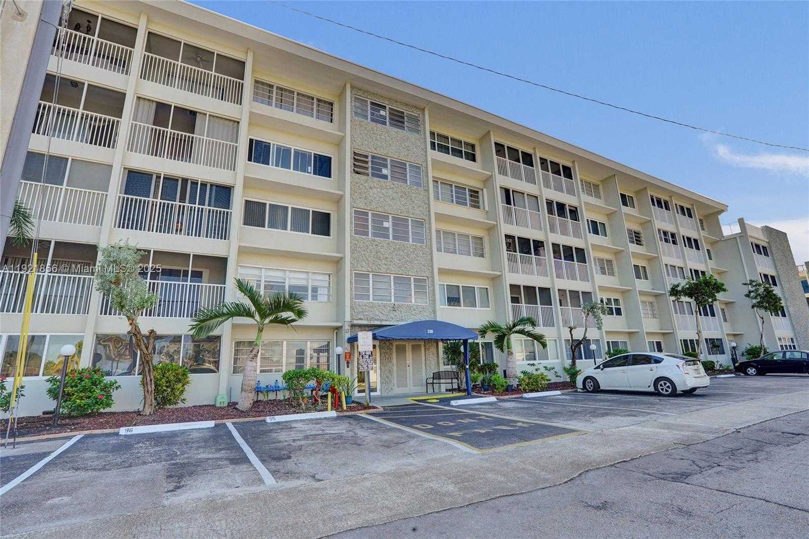 Small Image of 330 SOUTH EAST 2ND ST #404E, Hallandale Beach Number 35
