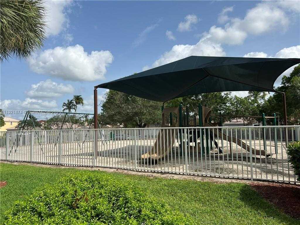 Small Image of 1820 SALERNO CIR, Weston Number 16