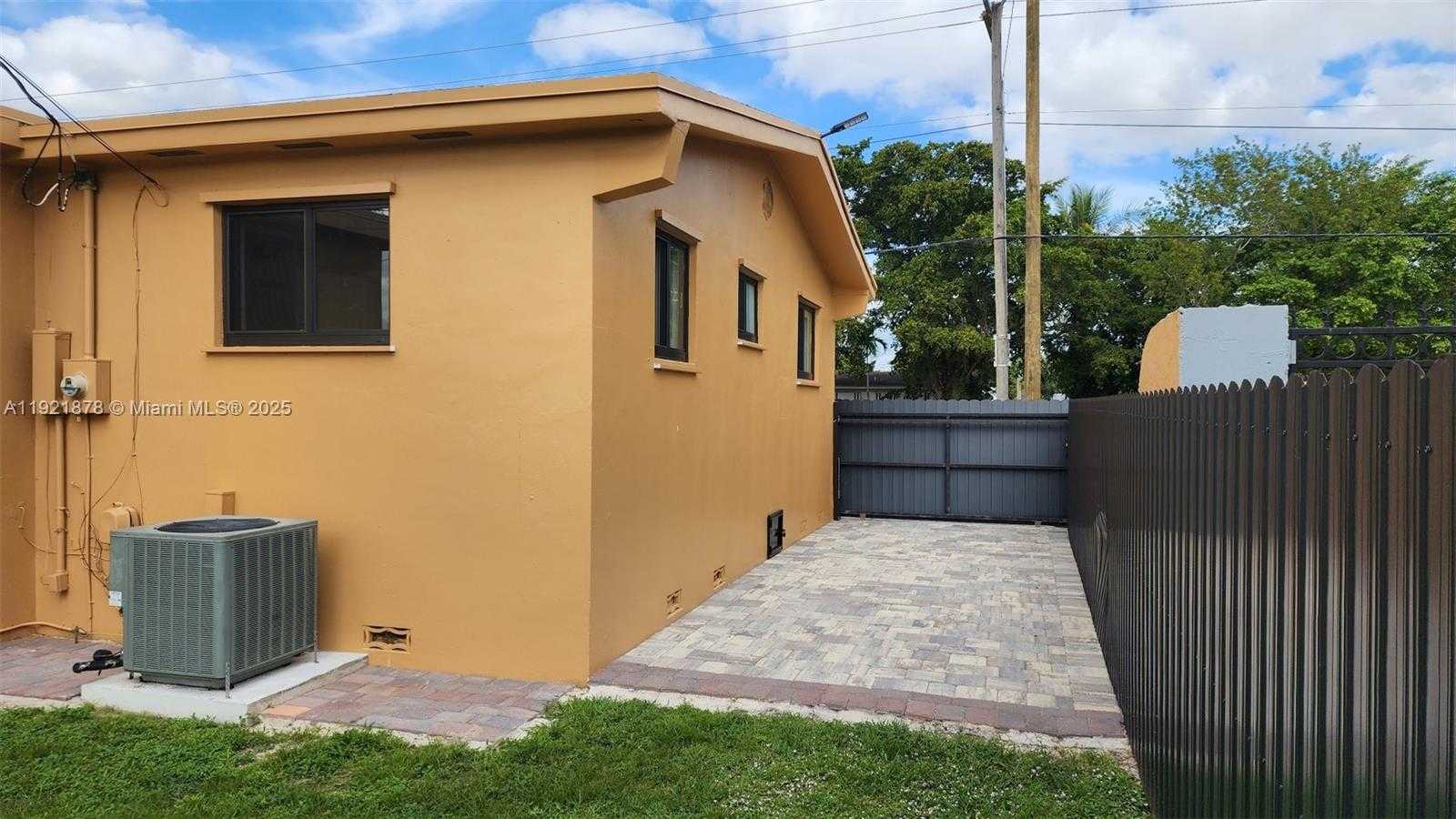 Small Image of 8010 SOUTH WEST 16TH ST #8010, Miami Number 31