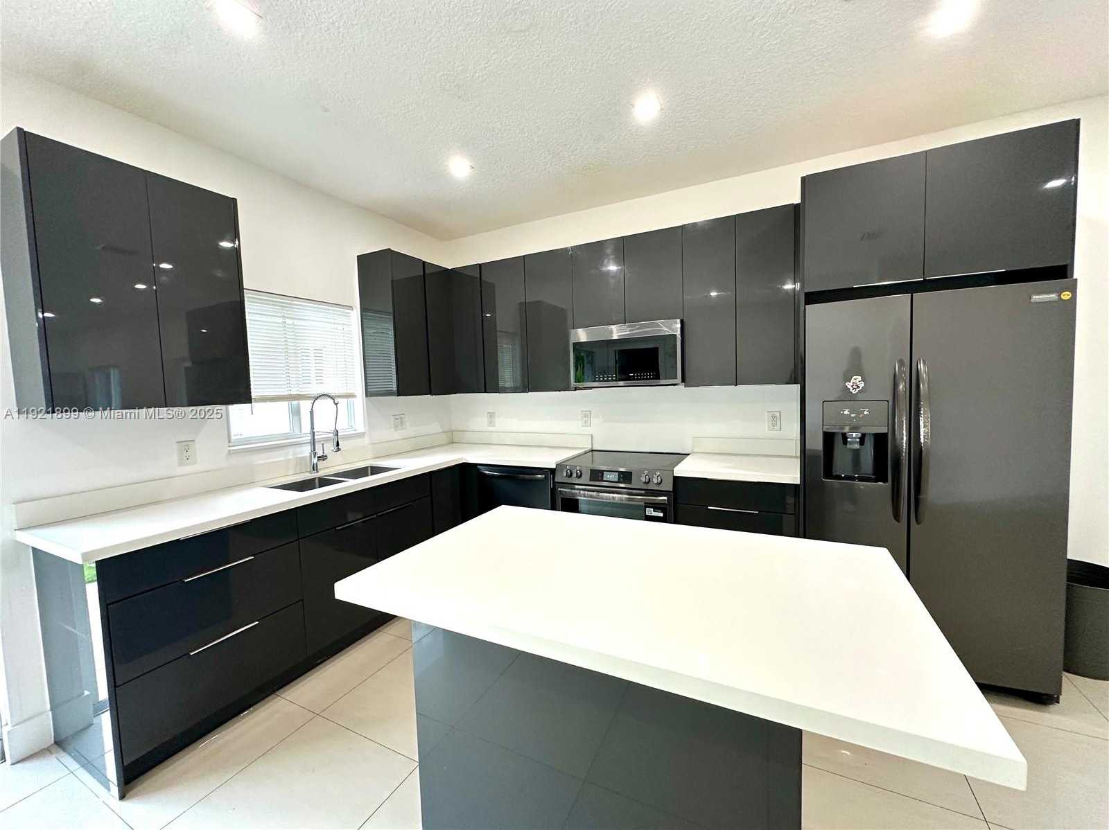 Small Image of 14890 NORTH EAST 10TH AVE #1, Miami Number 4