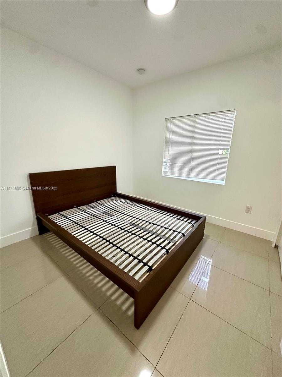 Small Image of 14890 NORTH EAST 10TH AVE #1, Miami Number 7