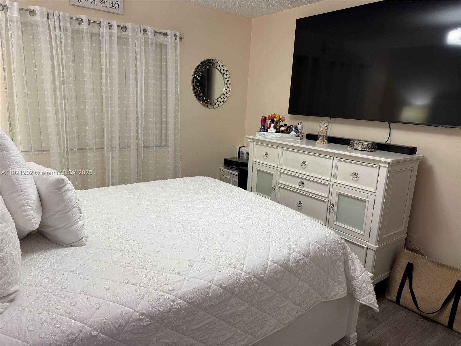 Small Image of 9446 SOUTH WEST 140TH CT #9446, Miami Number 12