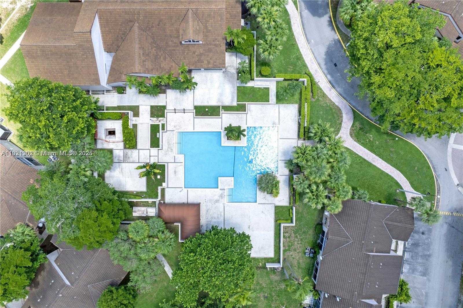 Small Image of 9446 SOUTH WEST 140TH CT #9446, Miami Number 19