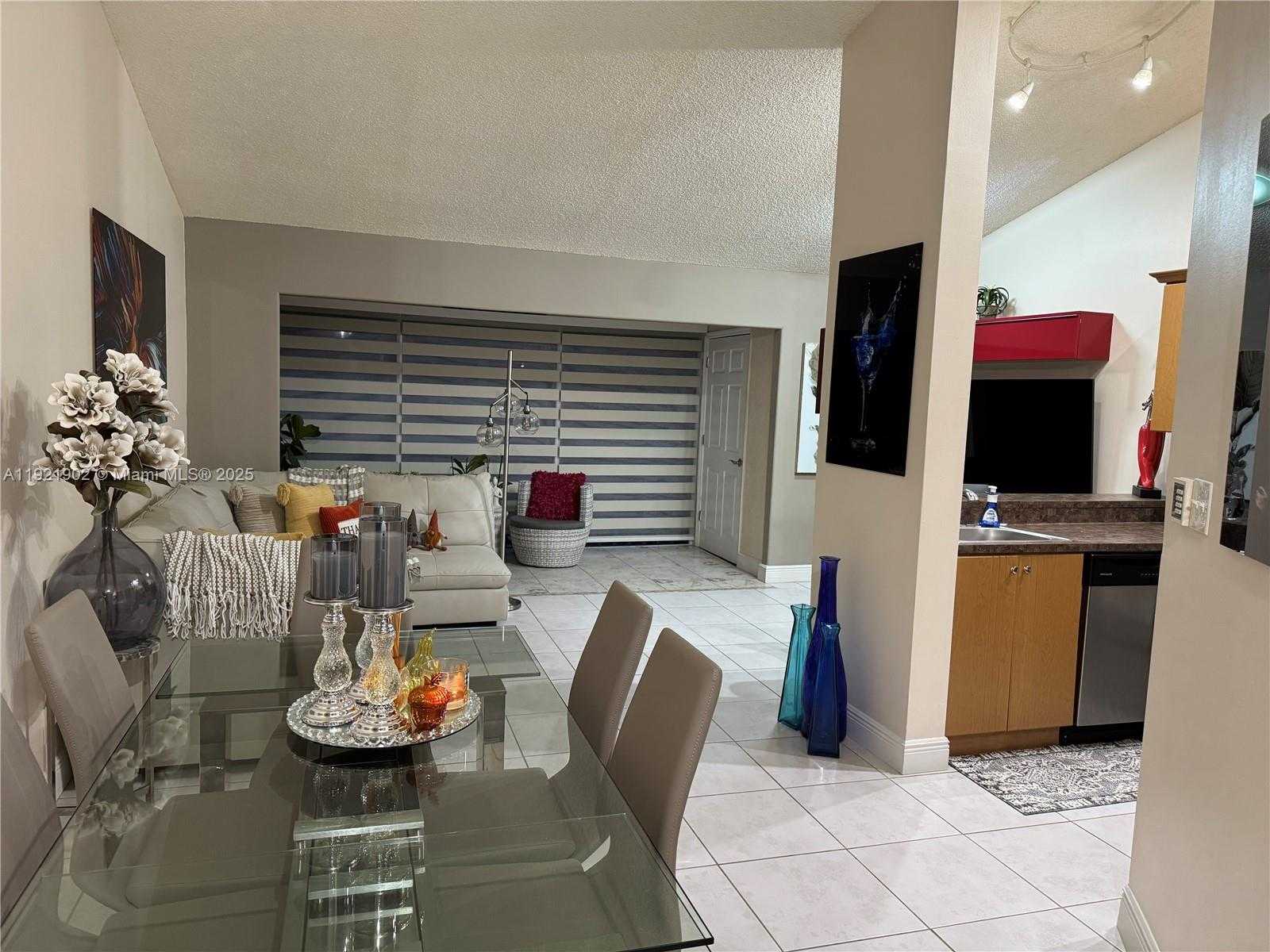 Small Image of 9446 SOUTH WEST 140TH CT #9446, Miami Number 22