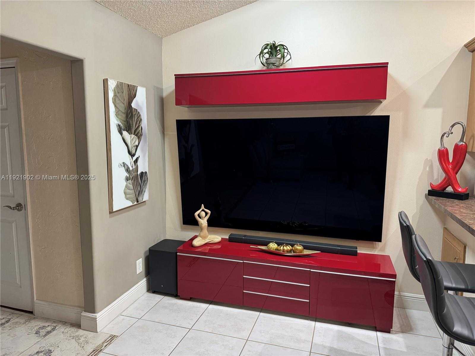 Small Image of 9446 SOUTH WEST 140TH CT #9446, Miami Number 25