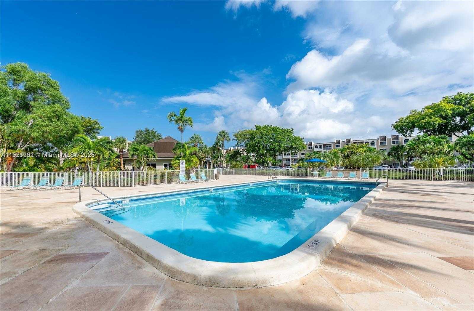 Small Image of 9446 SOUTH WEST 140TH CT #9446, Miami Number 32