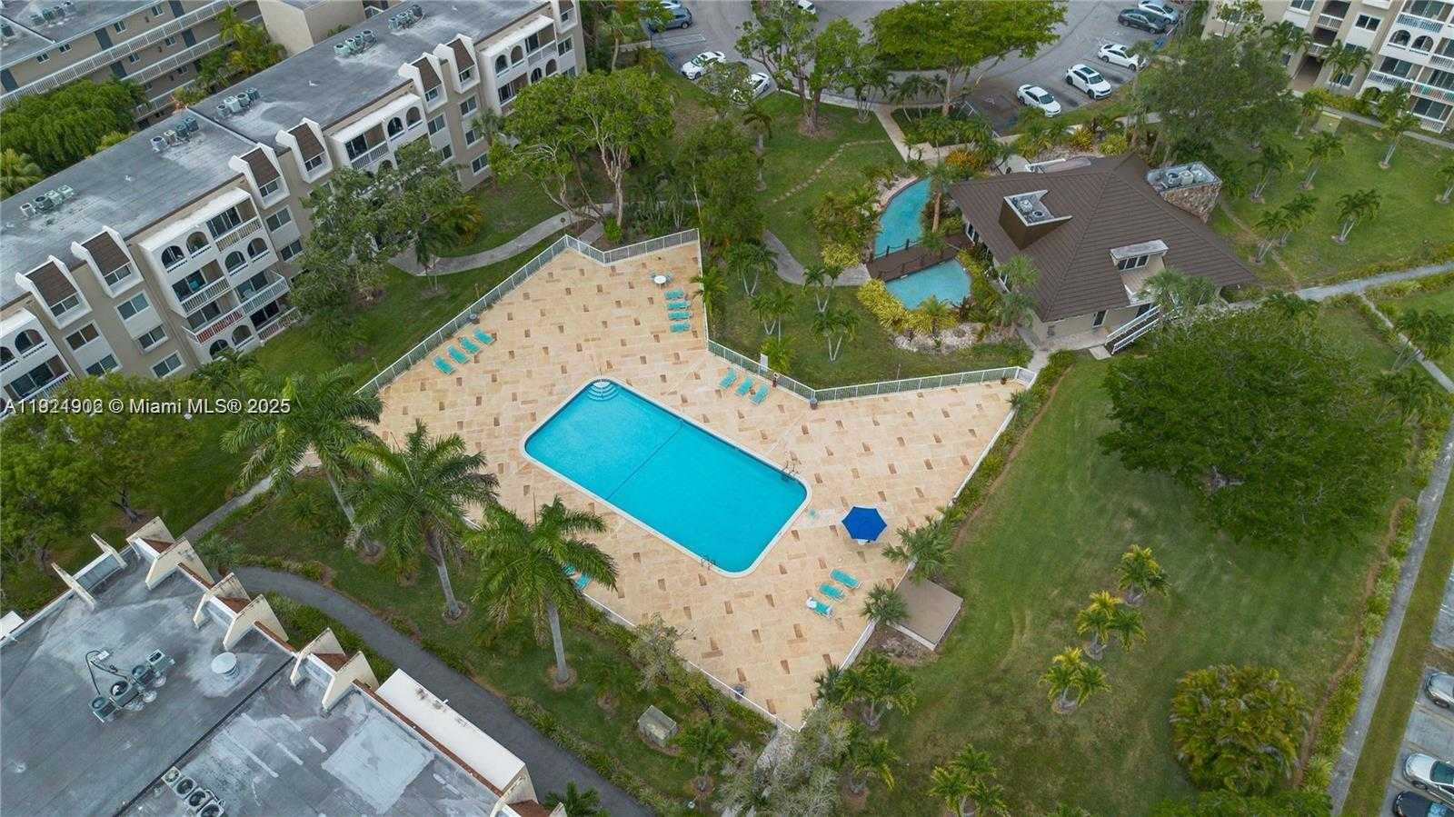 Small Image of 9446 SOUTH WEST 140TH CT #9446, Miami Number 33