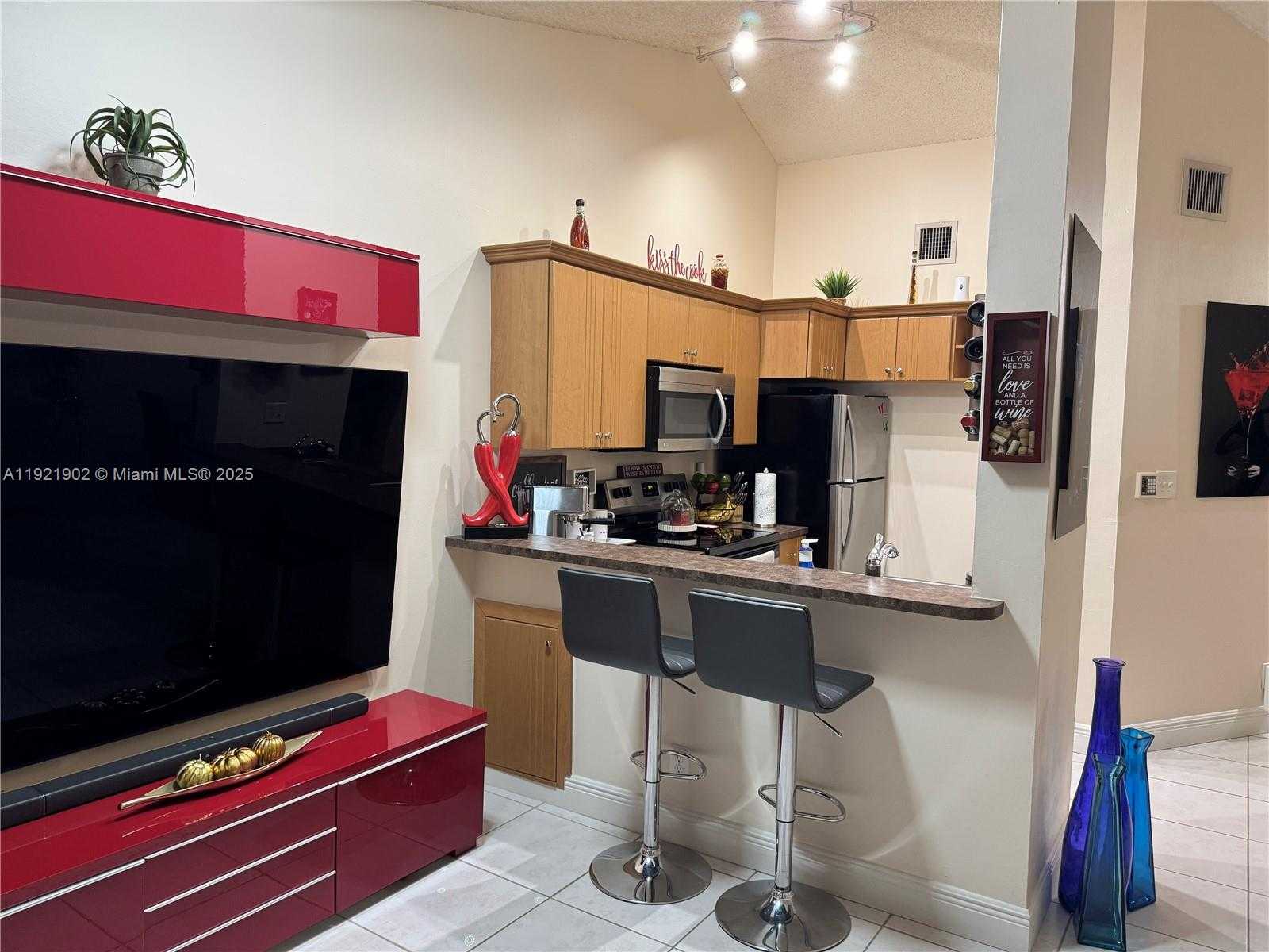 Small Image of 9446 SOUTH WEST 140TH CT #9446, Miami Number 43