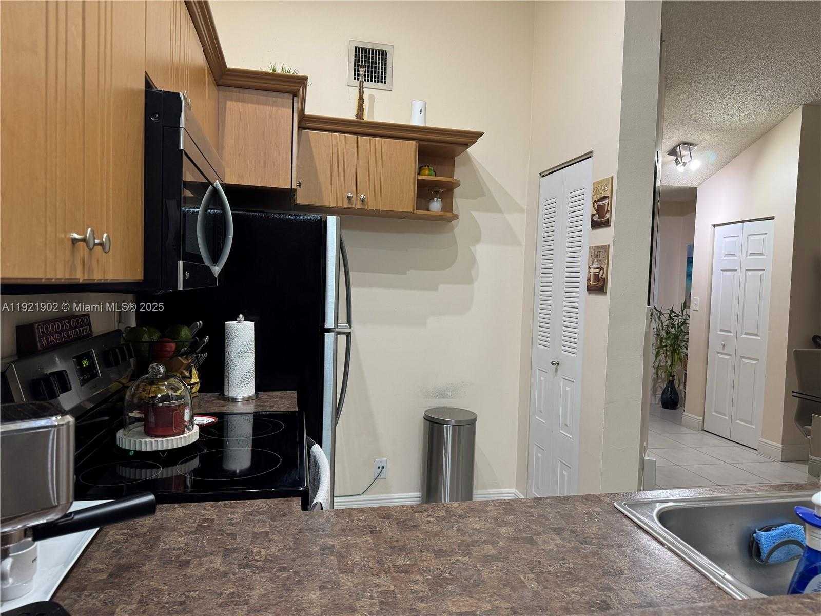 Small Image of 9446 SOUTH WEST 140TH CT #9446, Miami Number 44