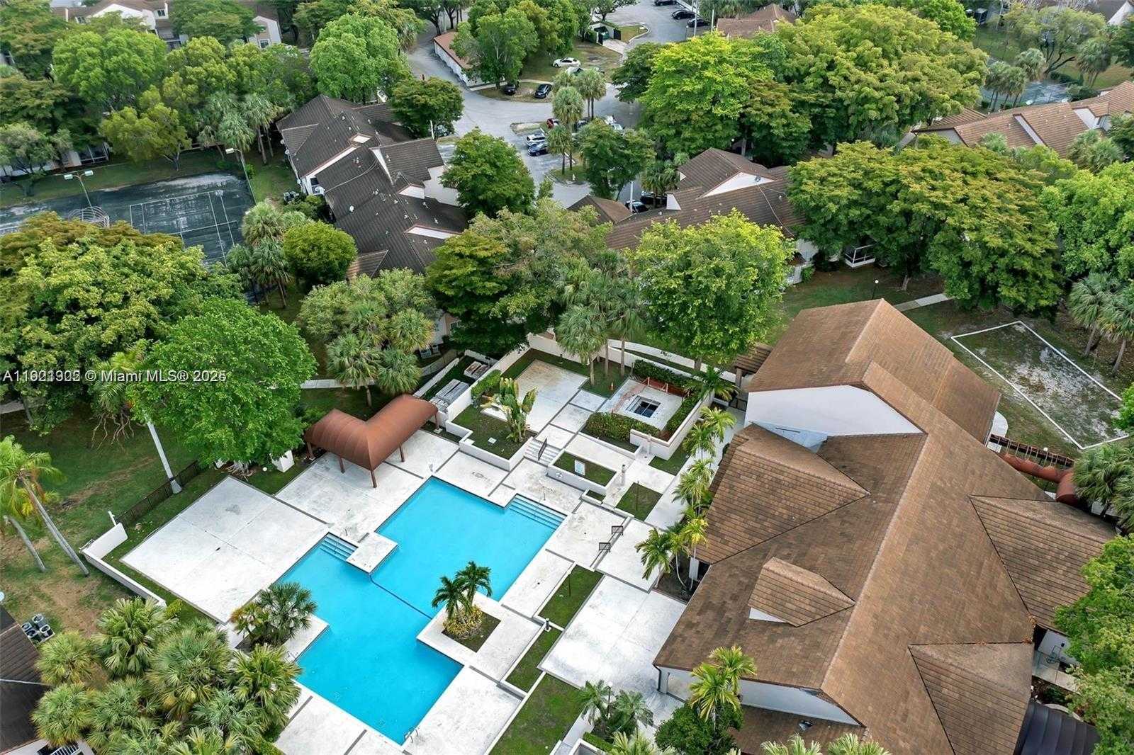 Small Image of 9446 SOUTH WEST 140TH CT #9446, Miami Number 54