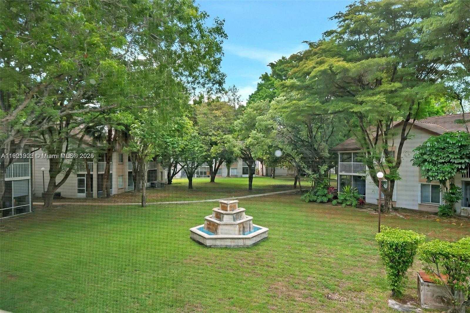 Small Image of 9446 SOUTH WEST 140TH CT #9446, Miami Number 60