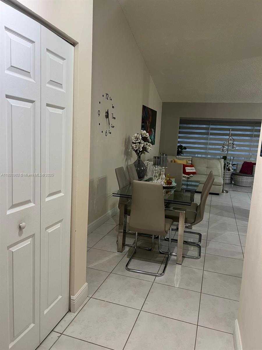 Small Image of 9446 SOUTH WEST 140TH CT #9446, Miami Number 74