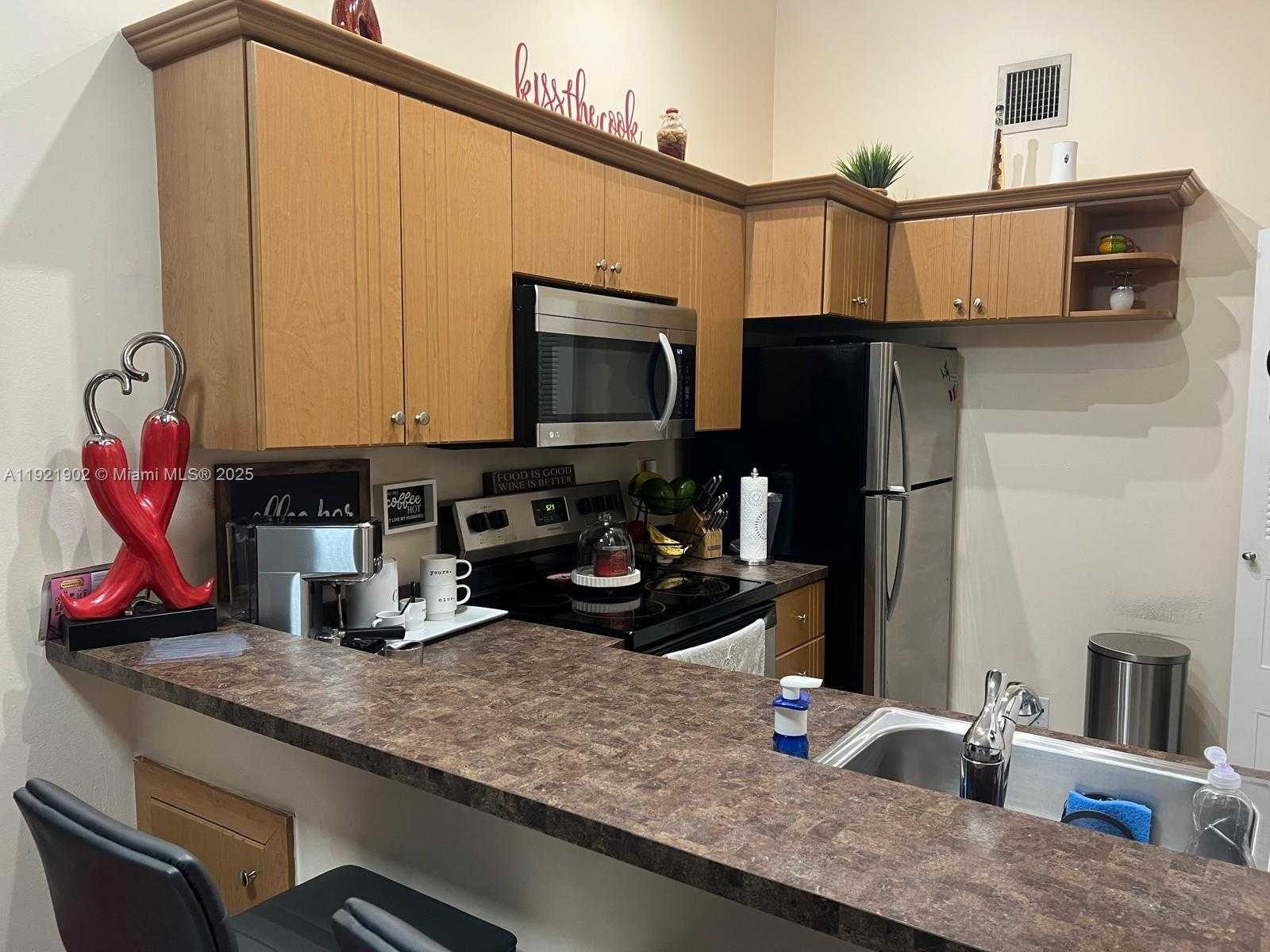 Small Image of 9446 SOUTH WEST 140TH CT #9446, Miami Number 8