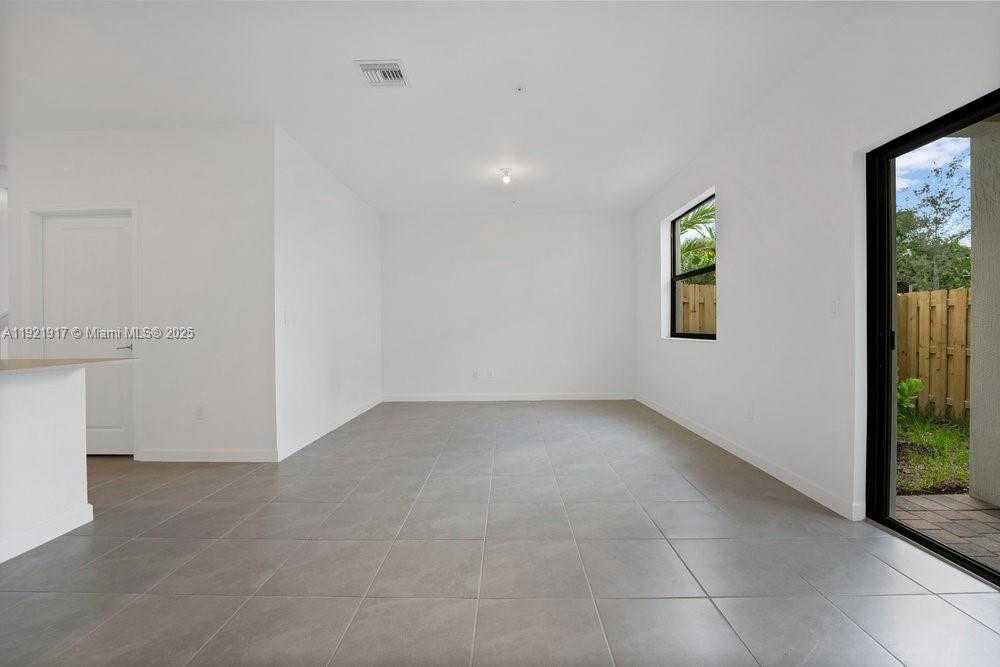 Small Image of 286 SOUTH WEST 159TH PL #286, Pembroke Pines Number 15