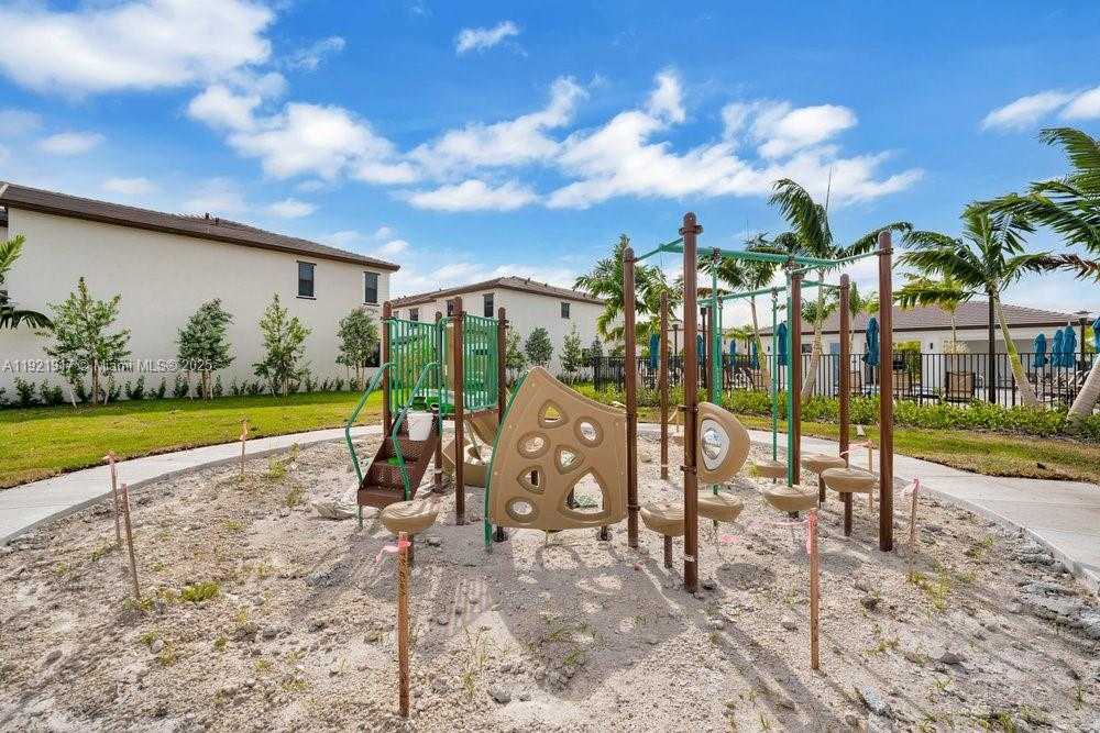 Small Image of 286 SOUTH WEST 159TH PL #286, Pembroke Pines Number 33