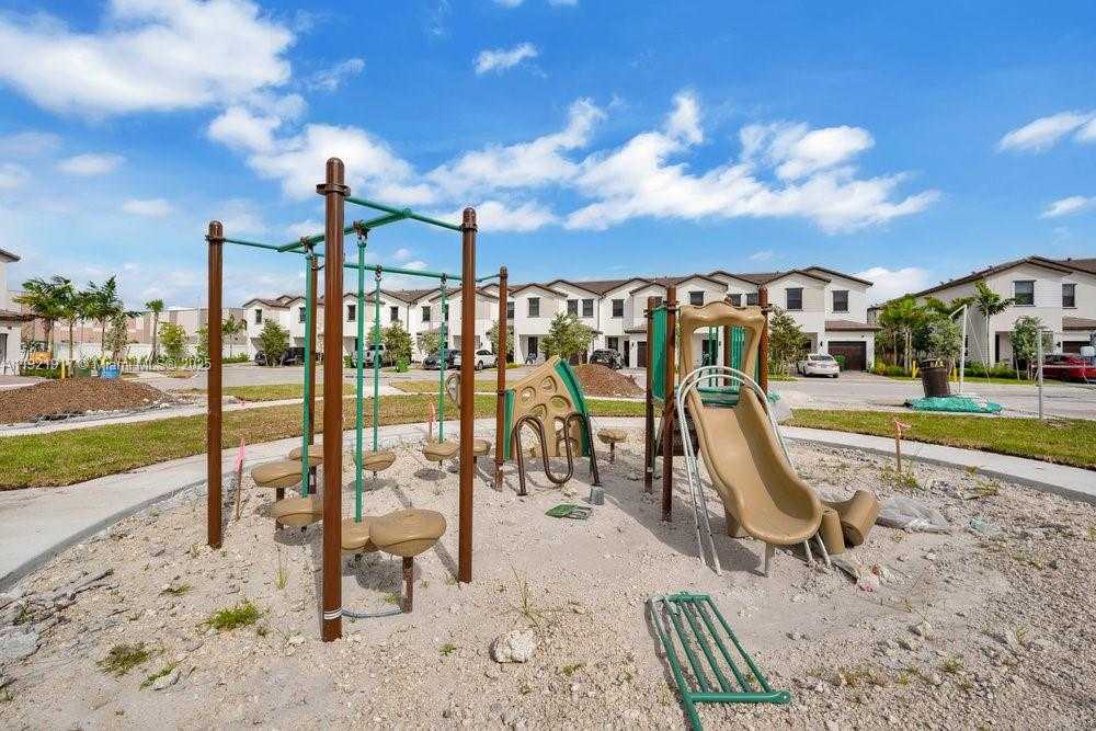 Small Image of 286 SOUTH WEST 159TH PL #286, Pembroke Pines Number 34
