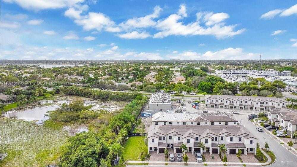 Small Image of 286 SOUTH WEST 159TH PL #286, Pembroke Pines Number 37