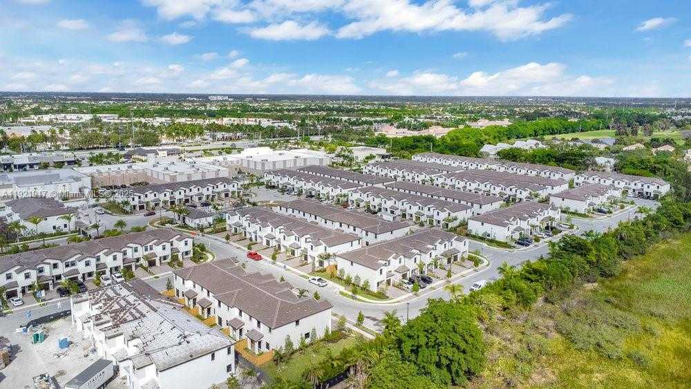 Small Image of 286 SOUTH WEST 159TH PL #286, Pembroke Pines Number 39