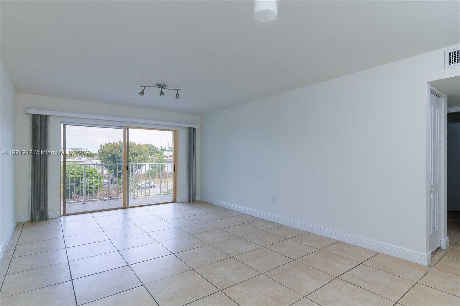 Small Image of 4804 NORTH WEST 79TH AVE #308, Doral Number 10