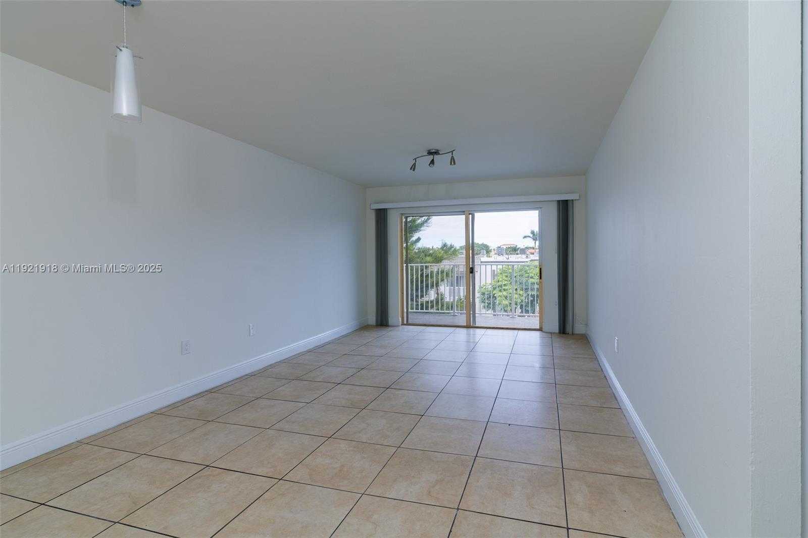 Small Image of 4804 NORTH WEST 79TH AVE #308, Doral Number 8