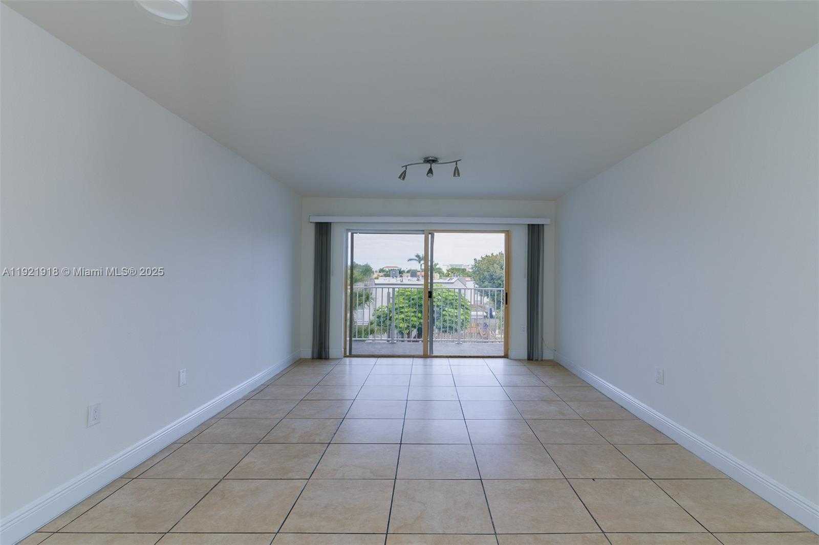 Small Image of 4804 NORTH WEST 79TH AVE #308, Doral Number 9