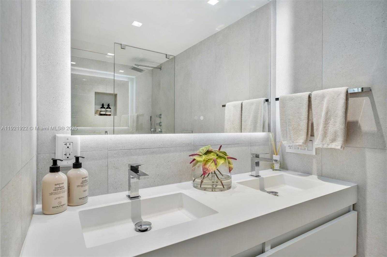 Small Image of 2301 COLLINS AVE #902, Miami Beach Number 14