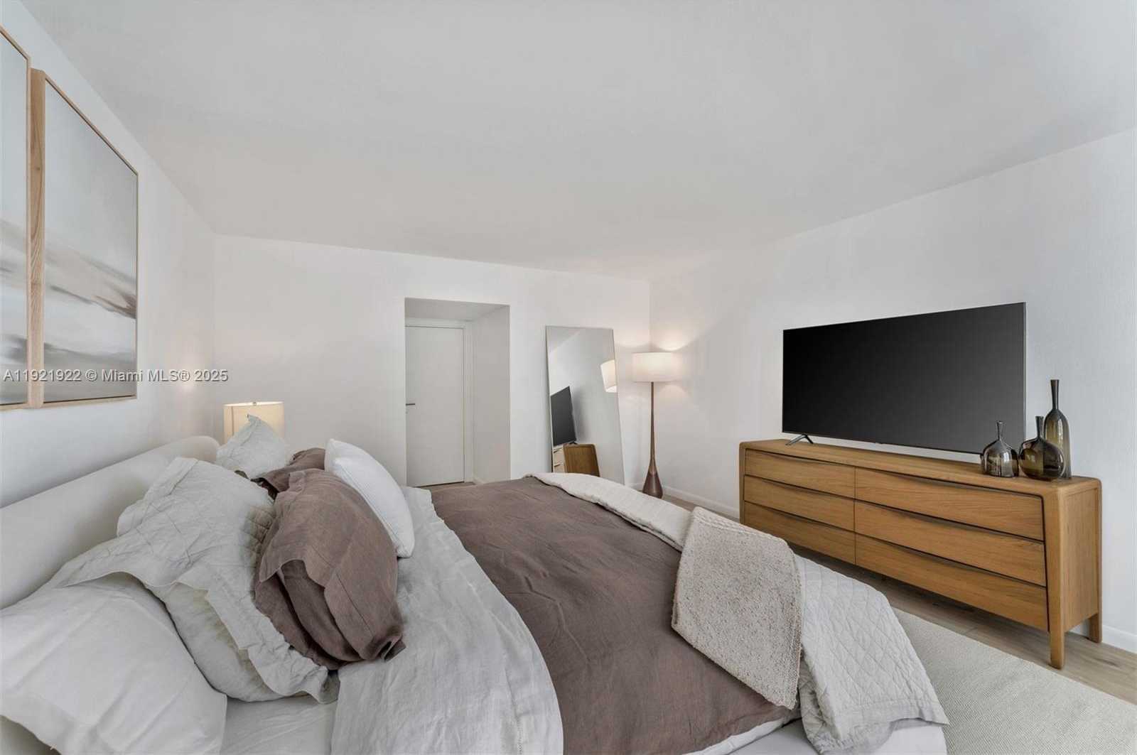 Small Image of 2301 COLLINS AVE #902, Miami Beach Number 20