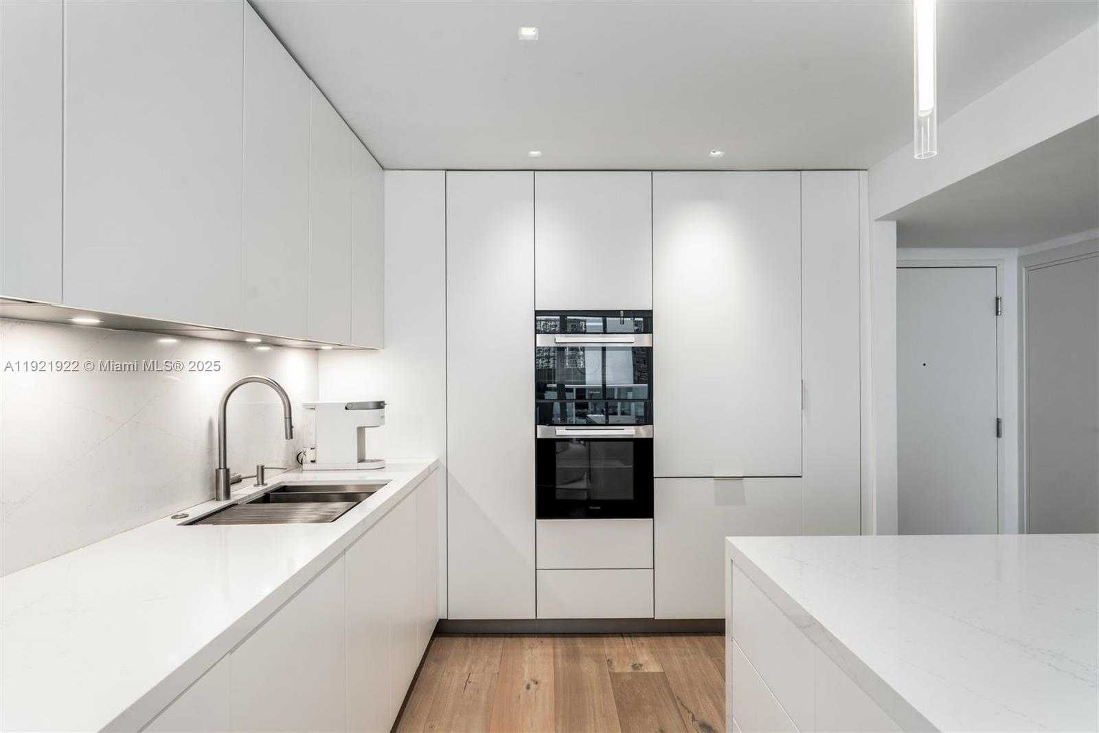 Small Image of 2301 COLLINS AVE #902, Miami Beach Number 5