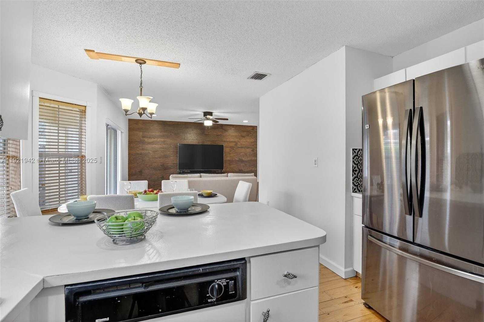 Small Image of 14076 SOUTH FOREST OAK CIR, Davie Number 10