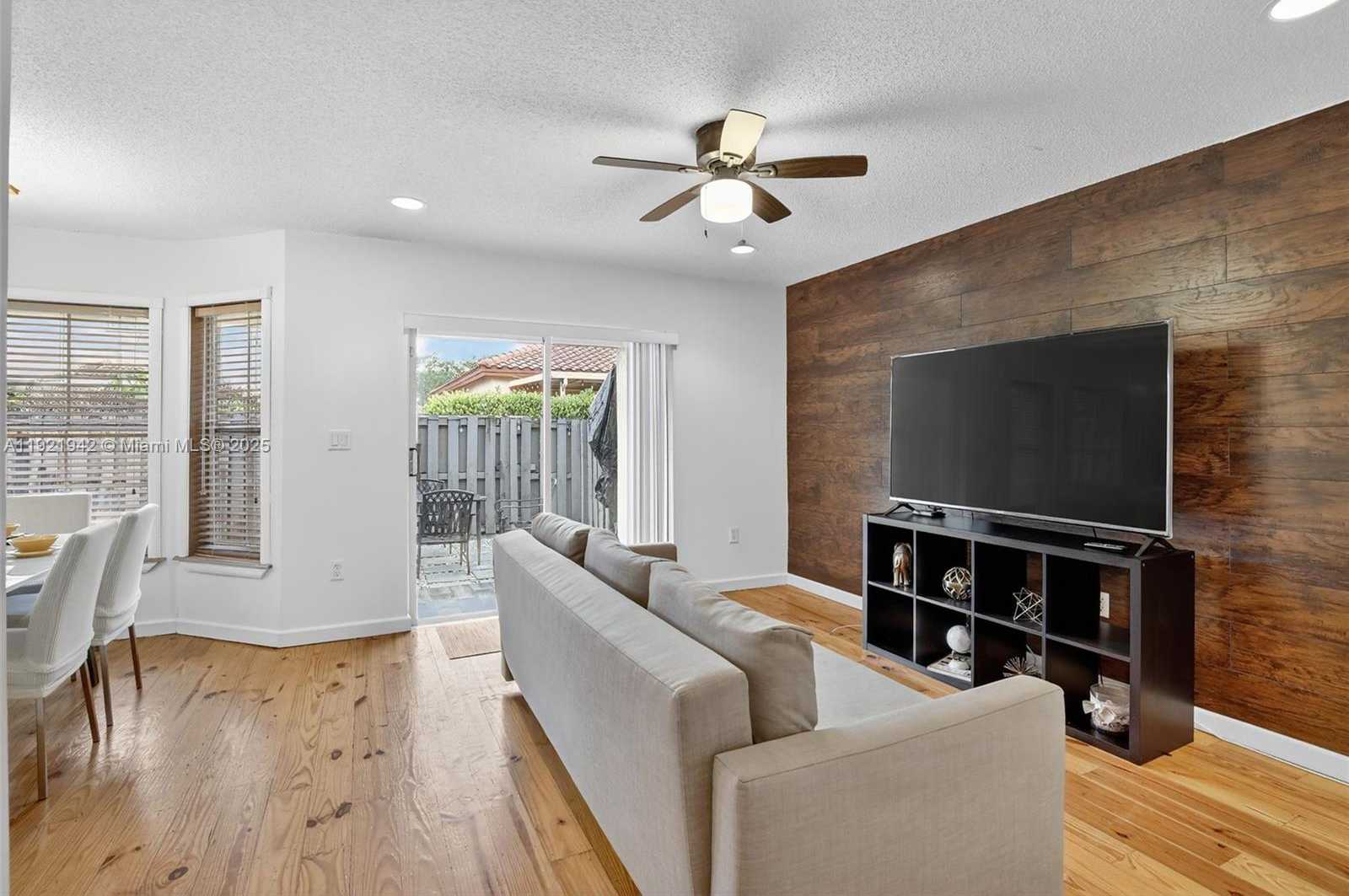 Small Image of 14076 SOUTH FOREST OAK CIR, Davie Number 12