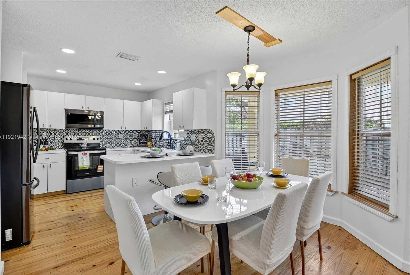 Small Image of 14076 SOUTH FOREST OAK CIR, Davie Number 16