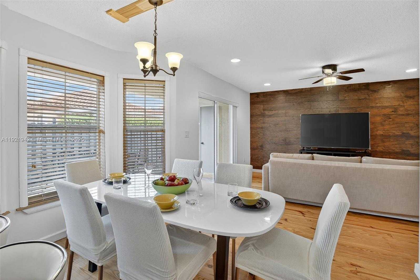 Small Image of 14076 SOUTH FOREST OAK CIR, Davie Number 17