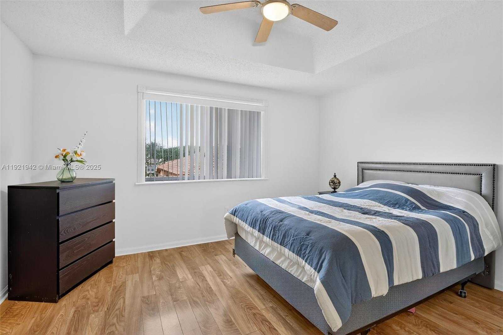 Small Image of 14076 SOUTH FOREST OAK CIR, Davie Number 19