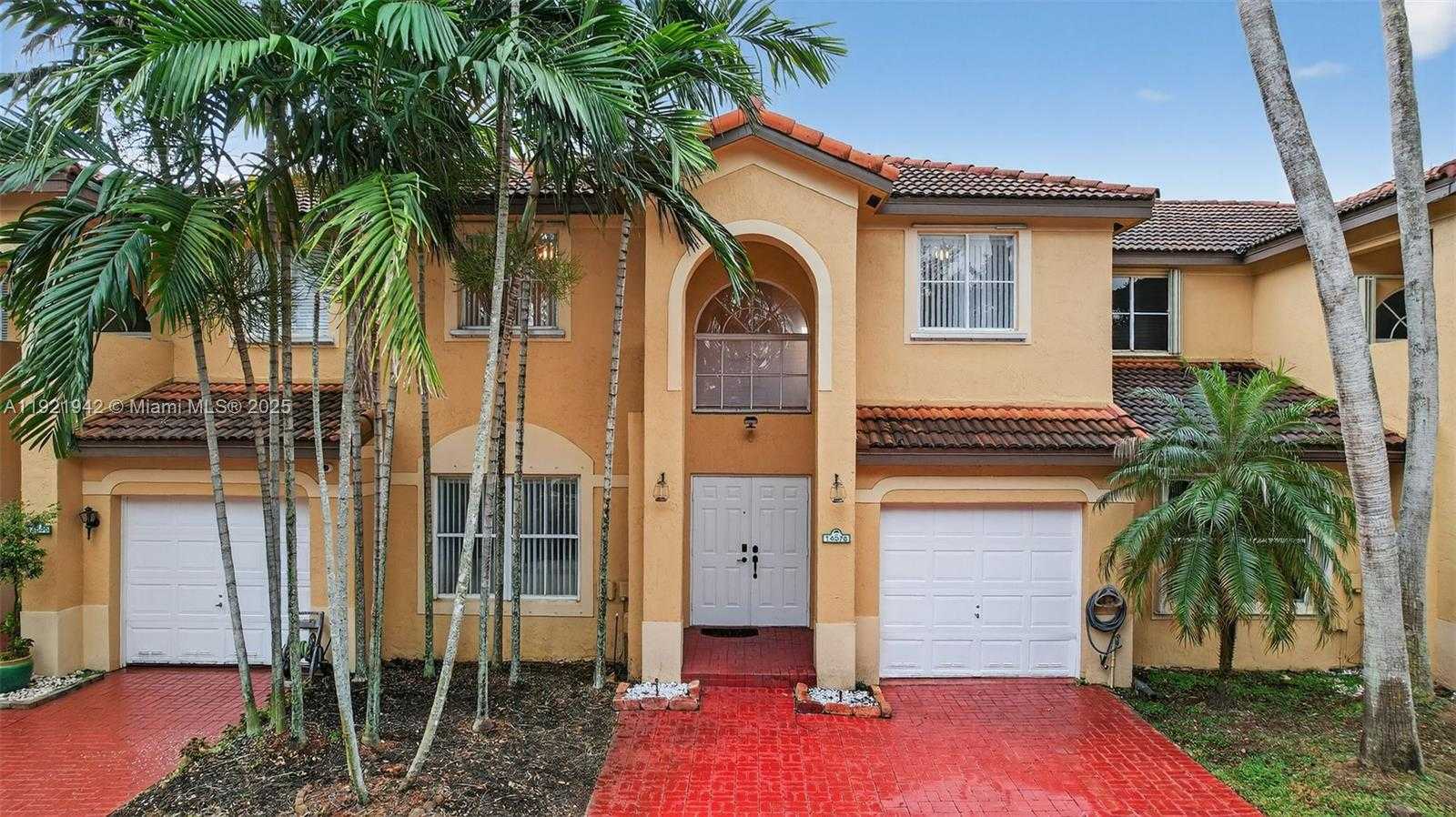 Small Image of 14076 SOUTH FOREST OAK CIR, Davie Number 2