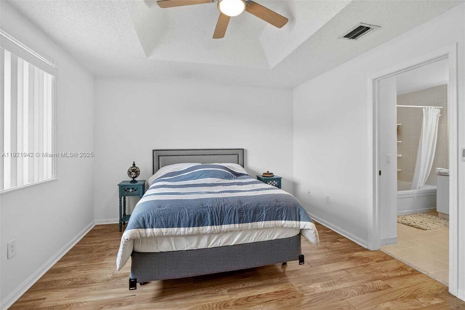 Small Image of 14076 SOUTH FOREST OAK CIR, Davie Number 20