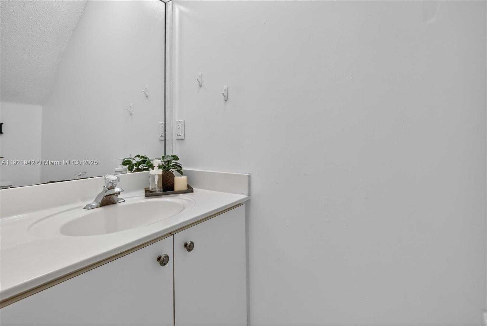 Small Image of 14076 SOUTH FOREST OAK CIR, Davie Number 25