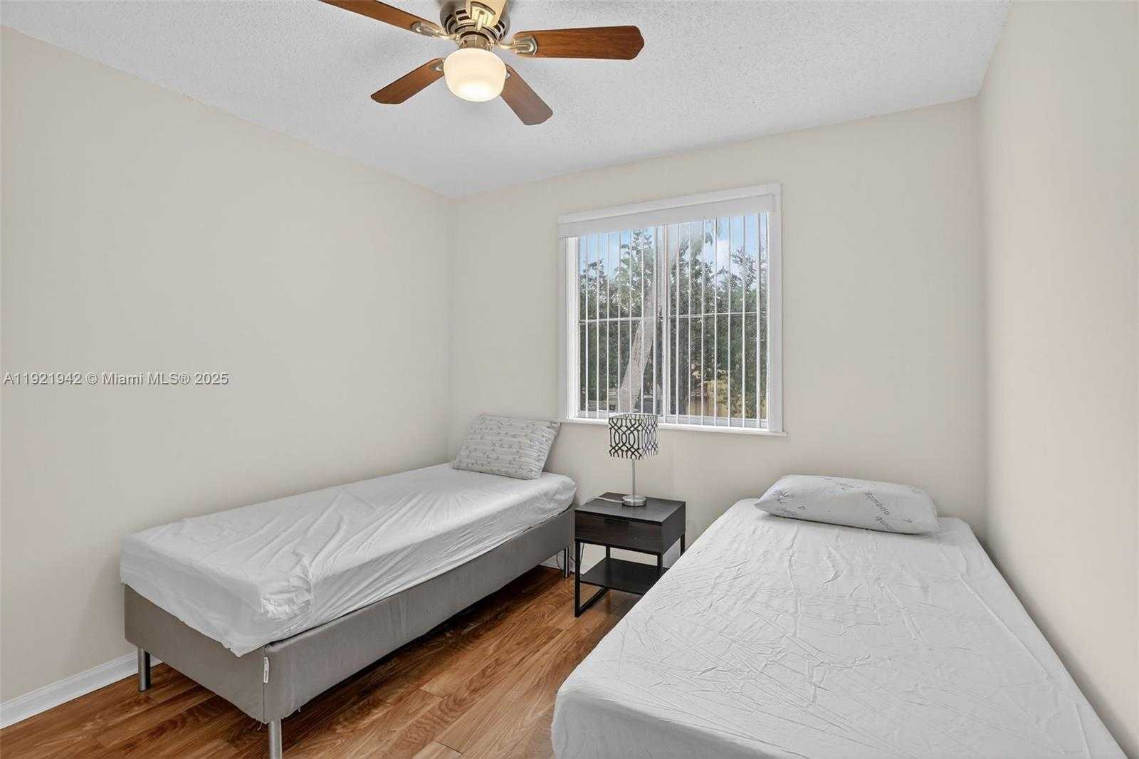 Small Image of 14076 SOUTH FOREST OAK CIR, Davie Number 30