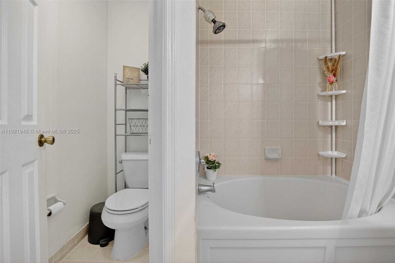 Small Image of 14076 SOUTH FOREST OAK CIR, Davie Number 32