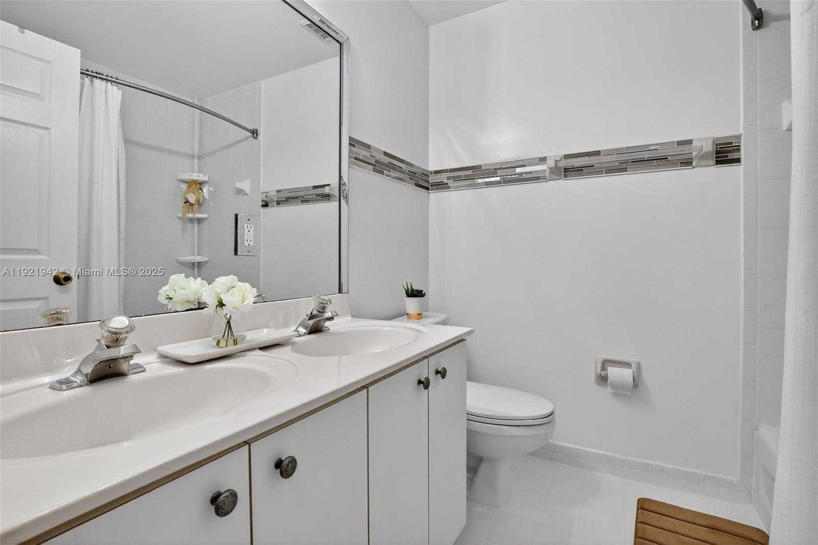 Small Image of 14076 SOUTH FOREST OAK CIR, Davie Number 35