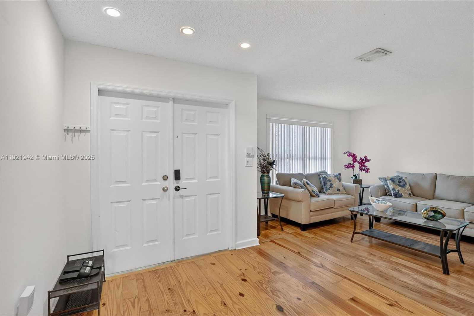 Small Image of 14076 SOUTH FOREST OAK CIR, Davie Number 4