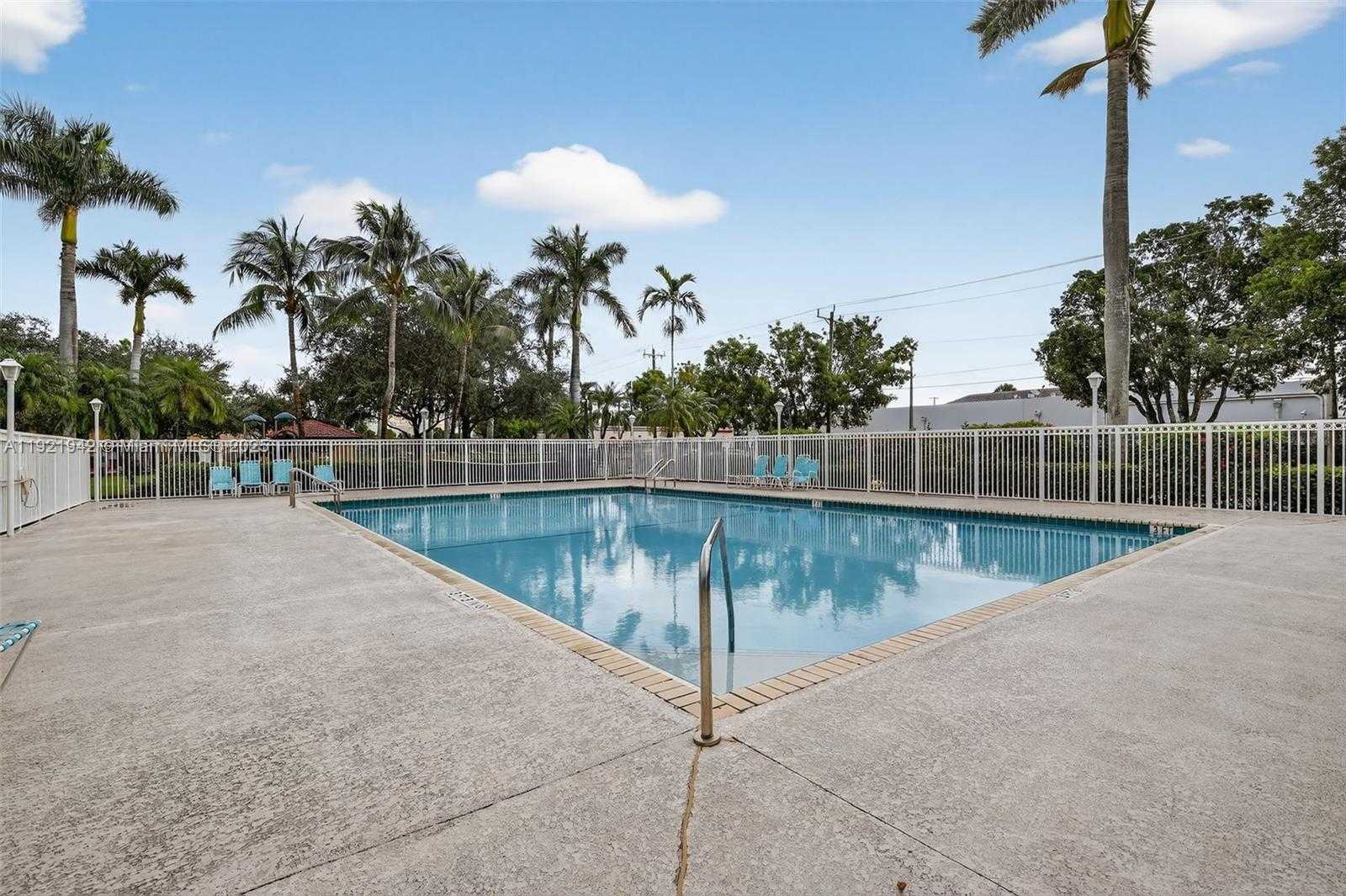 Small Image of 14076 SOUTH FOREST OAK CIR, Davie Number 43