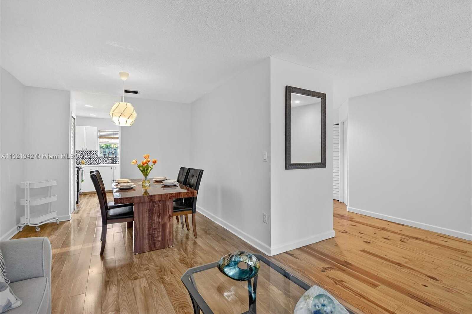 Small Image of 14076 SOUTH FOREST OAK CIR, Davie Number 5