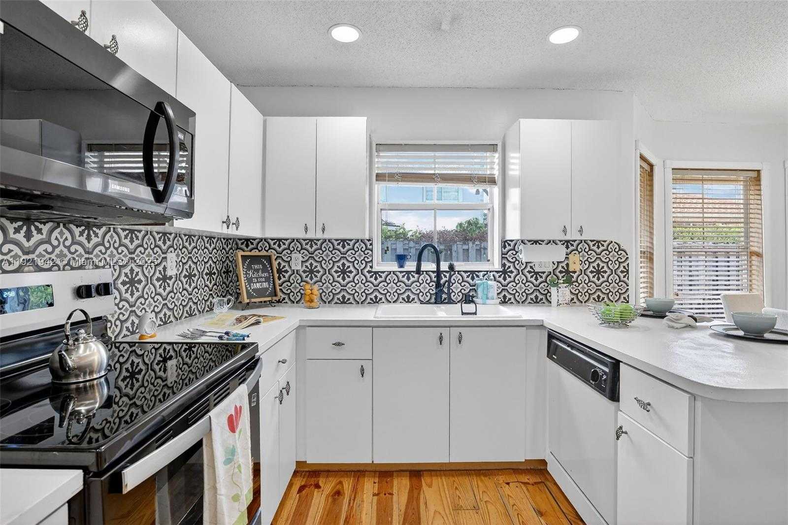 Small Image of 14076 SOUTH FOREST OAK CIR, Davie Number 8