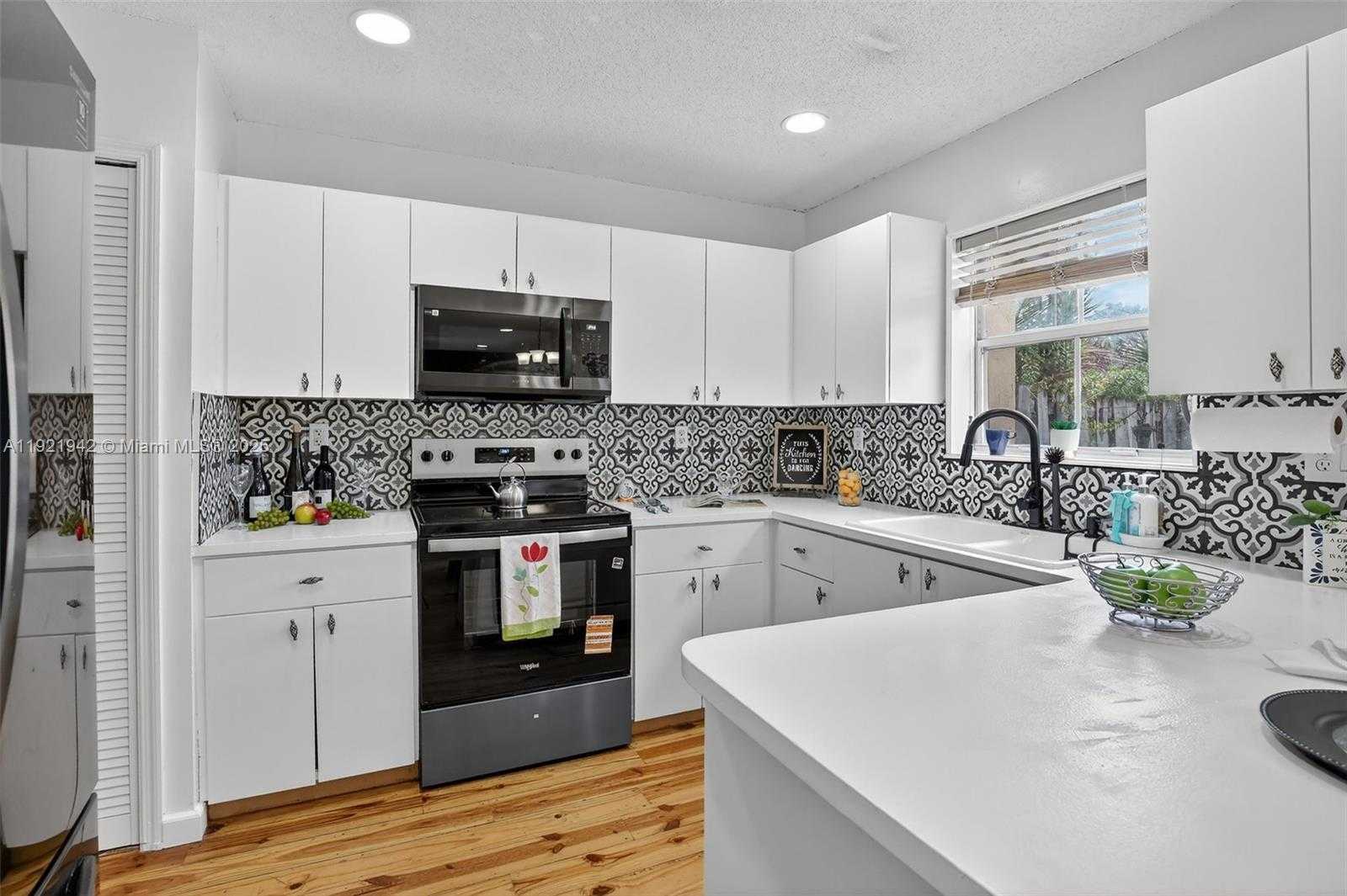 Small Image of 14076 SOUTH FOREST OAK CIR, Davie Number 9