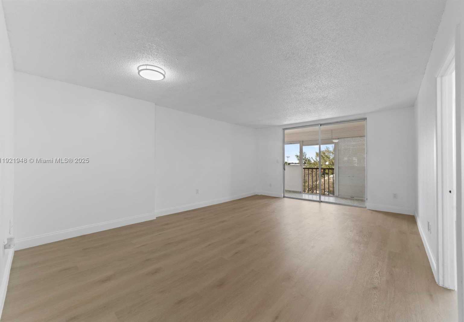 Small Image of 16450 MIAMI DR #602, North Miami Beach Number 10